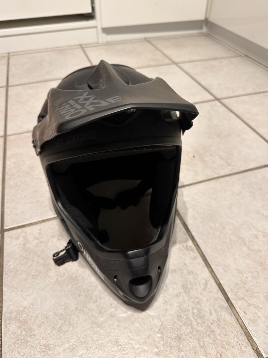 Casques: SixSixOne Integralhelm – D'occasion à Volketswil par gab_52vw