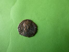 uralte Bronzemünze  15 mm  1.32 g
