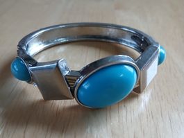 Silberfarbener Klapp Armreif mit blau tuerkis Akzenten Meer