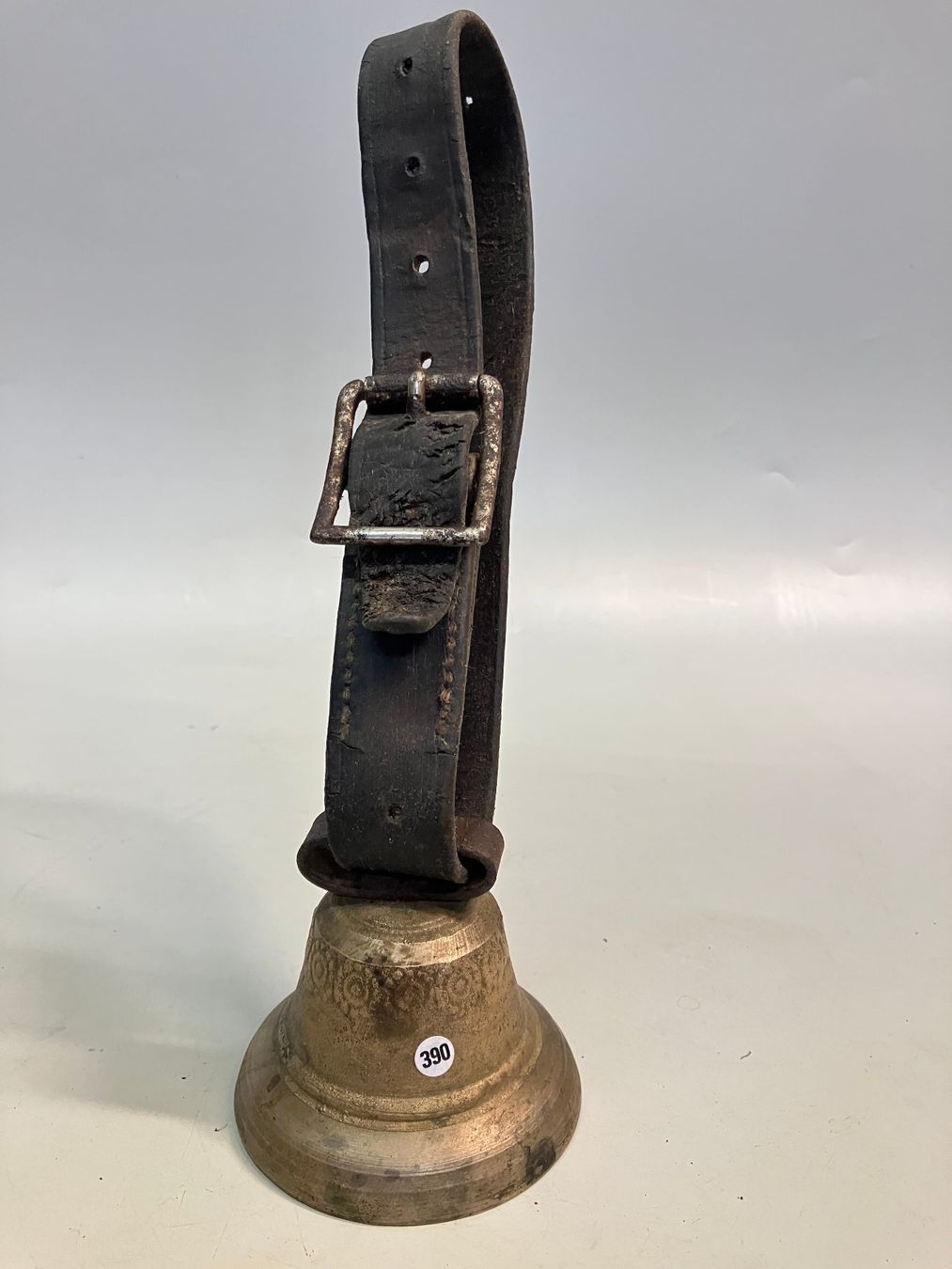 Campanacci mucche: Alte Kleine Glocke mit Riemen – Usato da Horw venduto da luzernicus