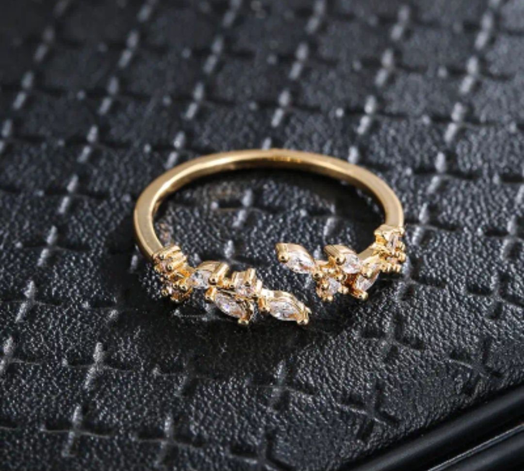 Ringe: Offener Ring mit Blatteinlagen – Neu und originalverpackt aus Schaffhausen von Denise-95