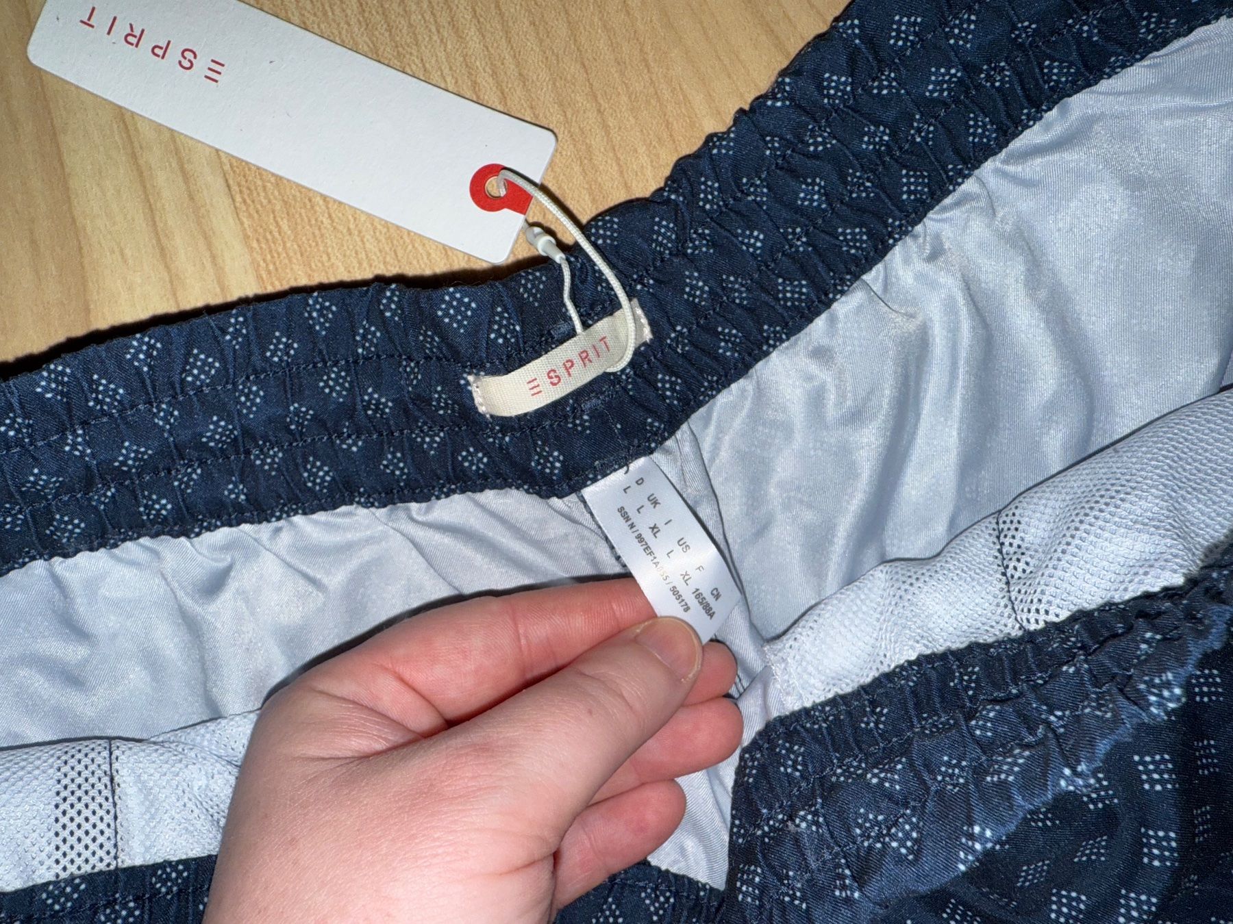 Esprit Pantaloni: Esprit Shorts – Nuovo (secondo la descrizione) da Berneck venduto da moonrise01 1