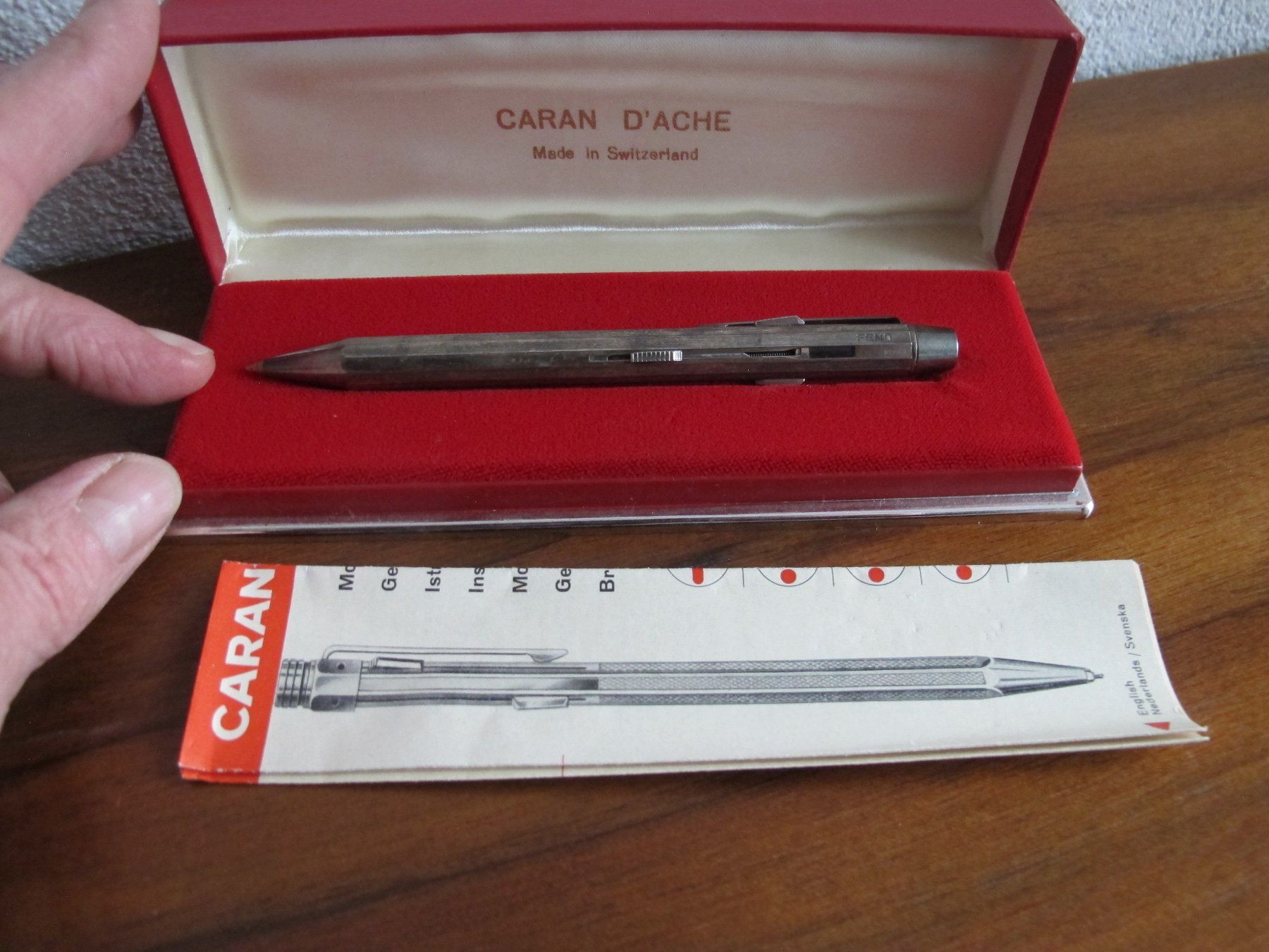 Caran D'Ache Stifte & Marker: Carand`ache vier Farben Stift – Gebraucht aus Wädenswil von