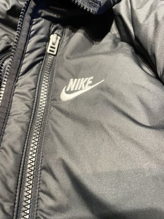 Nike Jacke Therma-Fit Winterjacke Grösse S für Jungs