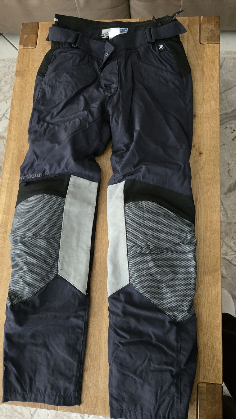 Lots de vêtements: Motorrad Kleidung – D'occasion à Frick par mirandatairirustemi 1