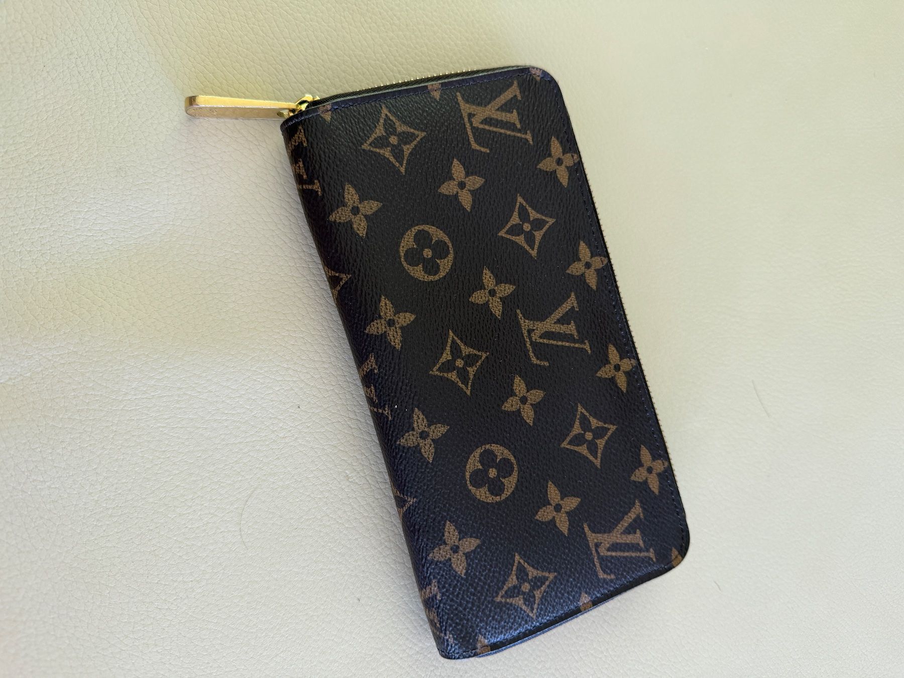 Louis Vuitton Portamonete: Louis Vuitton Zippy Geldbörse Monogram Canvas – Usato da Horgen venduto da fayola 9