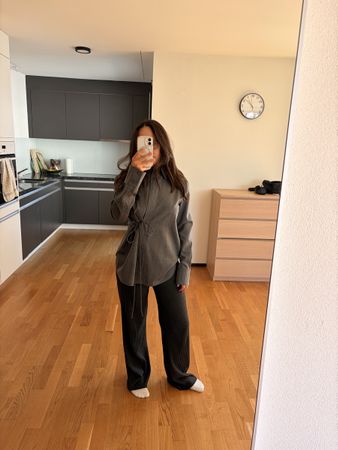Jil Sander Bluse aus 100 Prozent Wolle grau Grösse 36