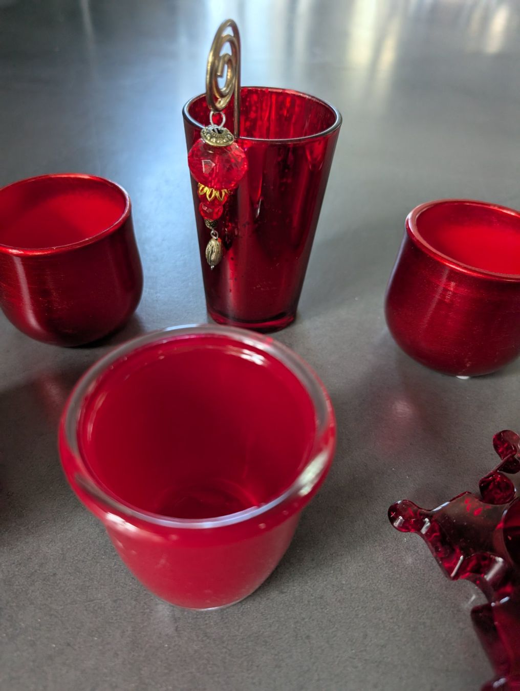Kerzenständer: Rote Kerzenständer – Gebraucht aus Dietikon von Bhelbling 2