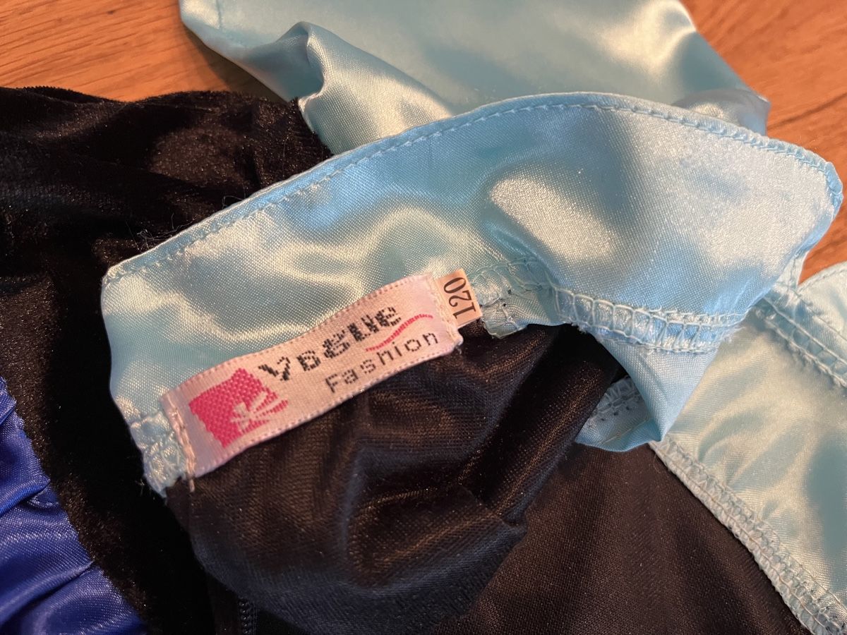 Costumi: Kostüm mit Mantel, Handschuhen & Haarzöpfen 120 – Usato da Zürich venduto da asocaciu 8