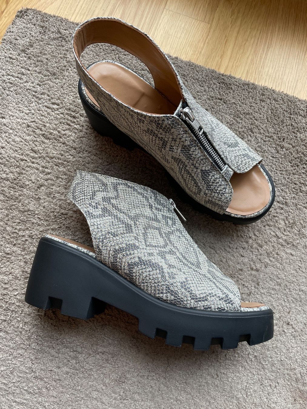 Scarpe da donna: Neue handgefertigte Sandalen – Nuovo e nell'imballaggio originale da Winterthur venduto da LeLe0606