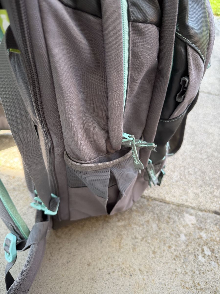 Satch Rucksäcke: Satch Schulsack grau/mint – Gebraucht aus Gattikon von Sunshine4. 3