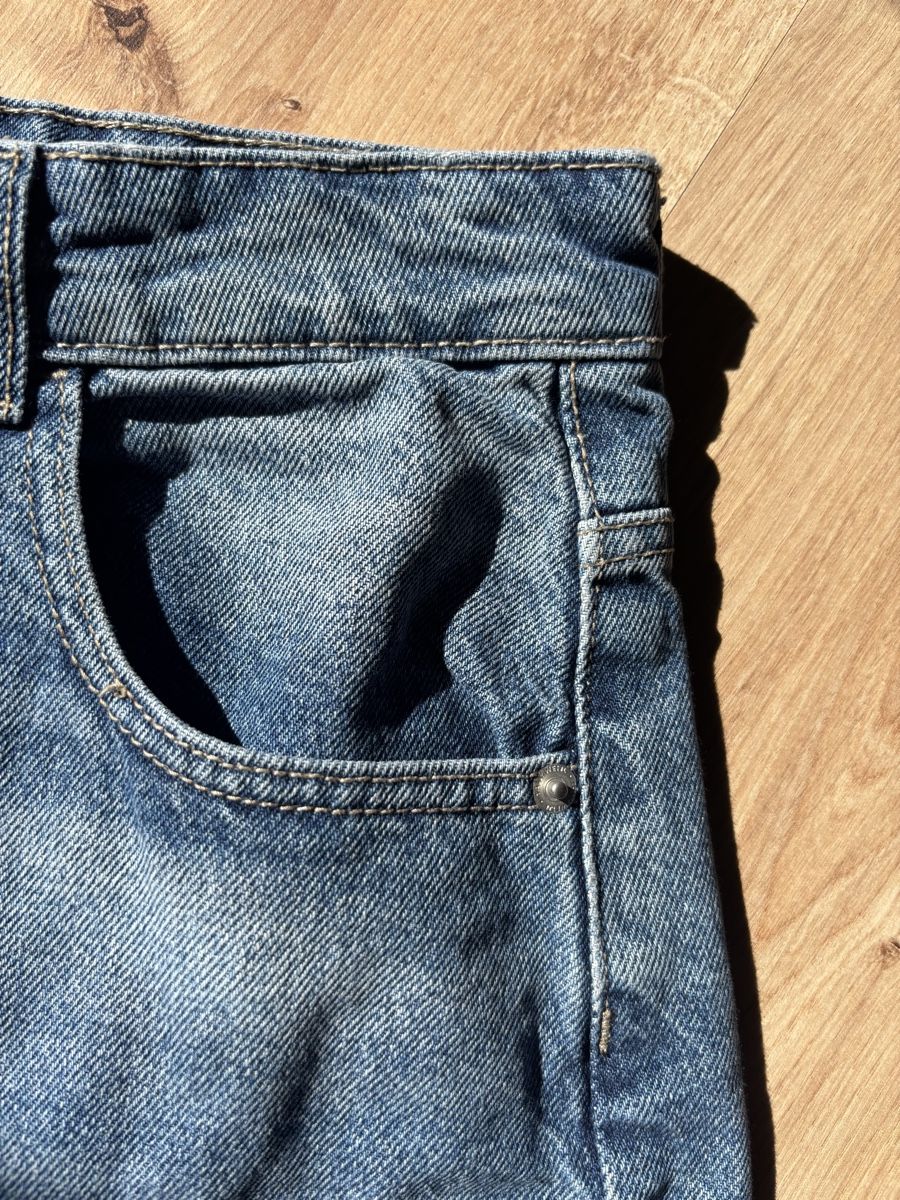 H&M Jeans: short en jeans H&M, taille 38 – Gebraucht aus Tavannes von callie.mcli 1