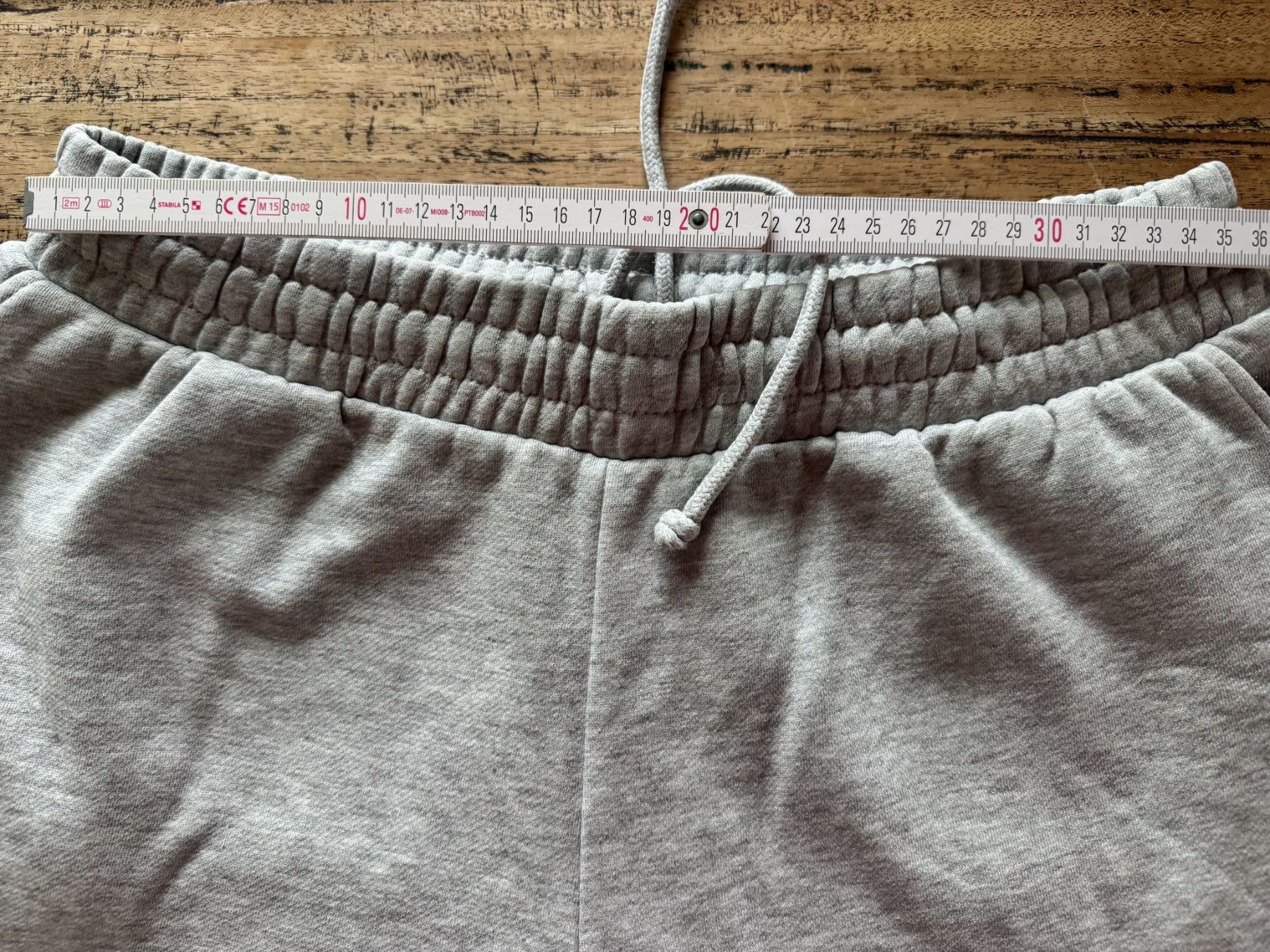 Weekday Pantaloni: Weedday Jogginhose, Traininghose. Grau. Gr. M. – Usato da Zürich venduto da Sunnyflower97 5