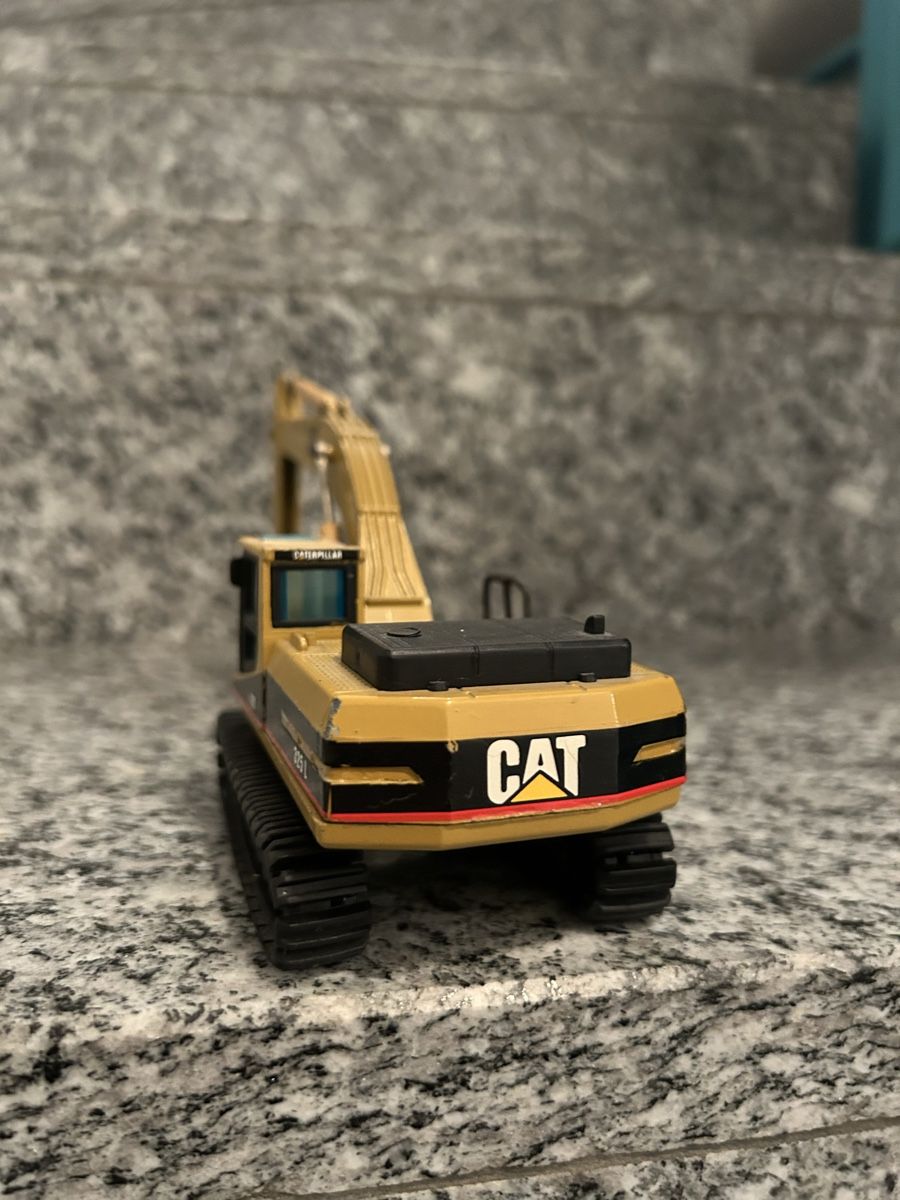 Caterpillar Kit di modellismo & Modellini statici: Cat 325 L , 1:50 , NZG – Usato da Horw venduto da Tigercat635 1