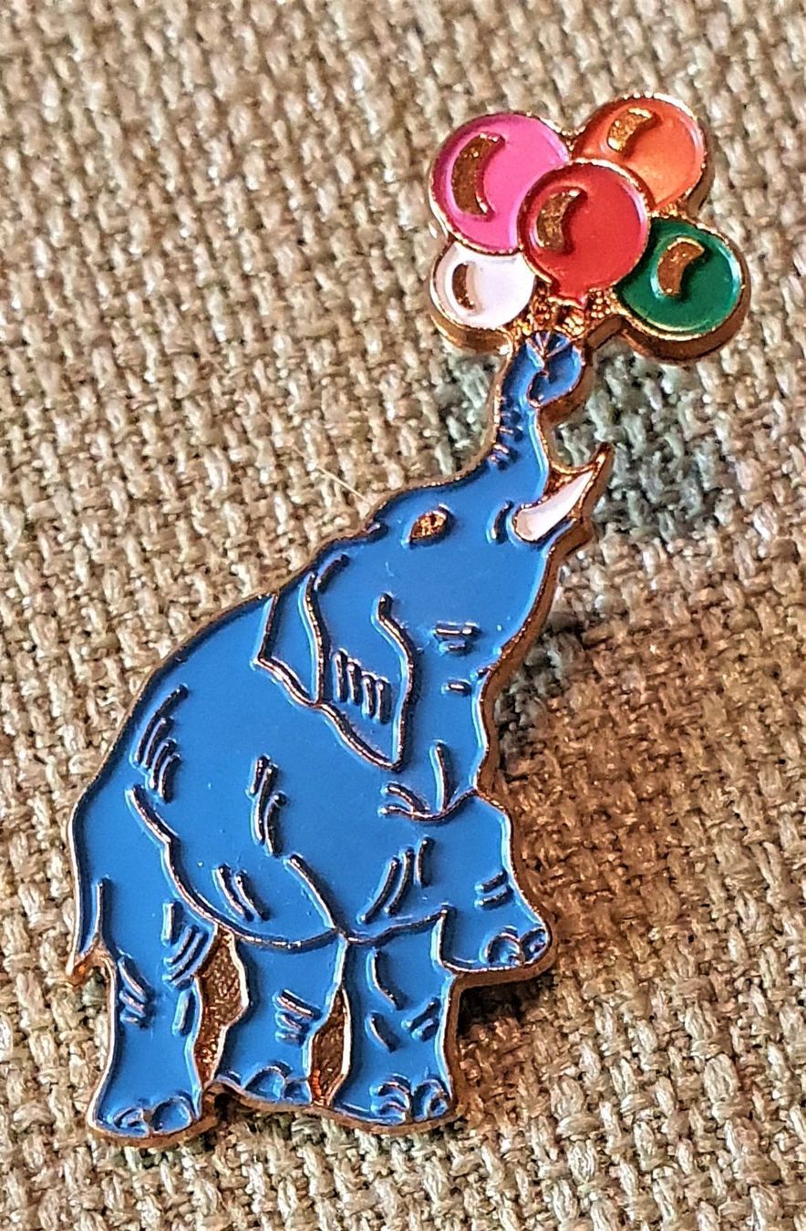 Plaketten & Abzeichen: I686 - Kunst Pin Simone Erni - Circus Elefant – Gebraucht aus Reinach BL von Boston-Verkauf