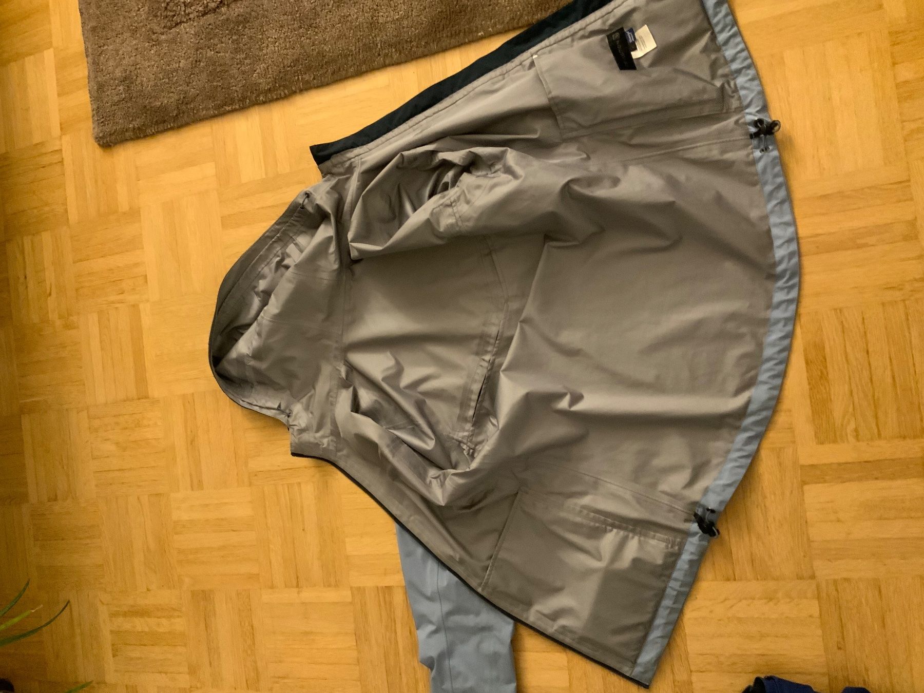 Trevolution Giacche: Trevolution Regenjacke Damen Grösse 36 – Usato da Lyss venduto da Trust4 4