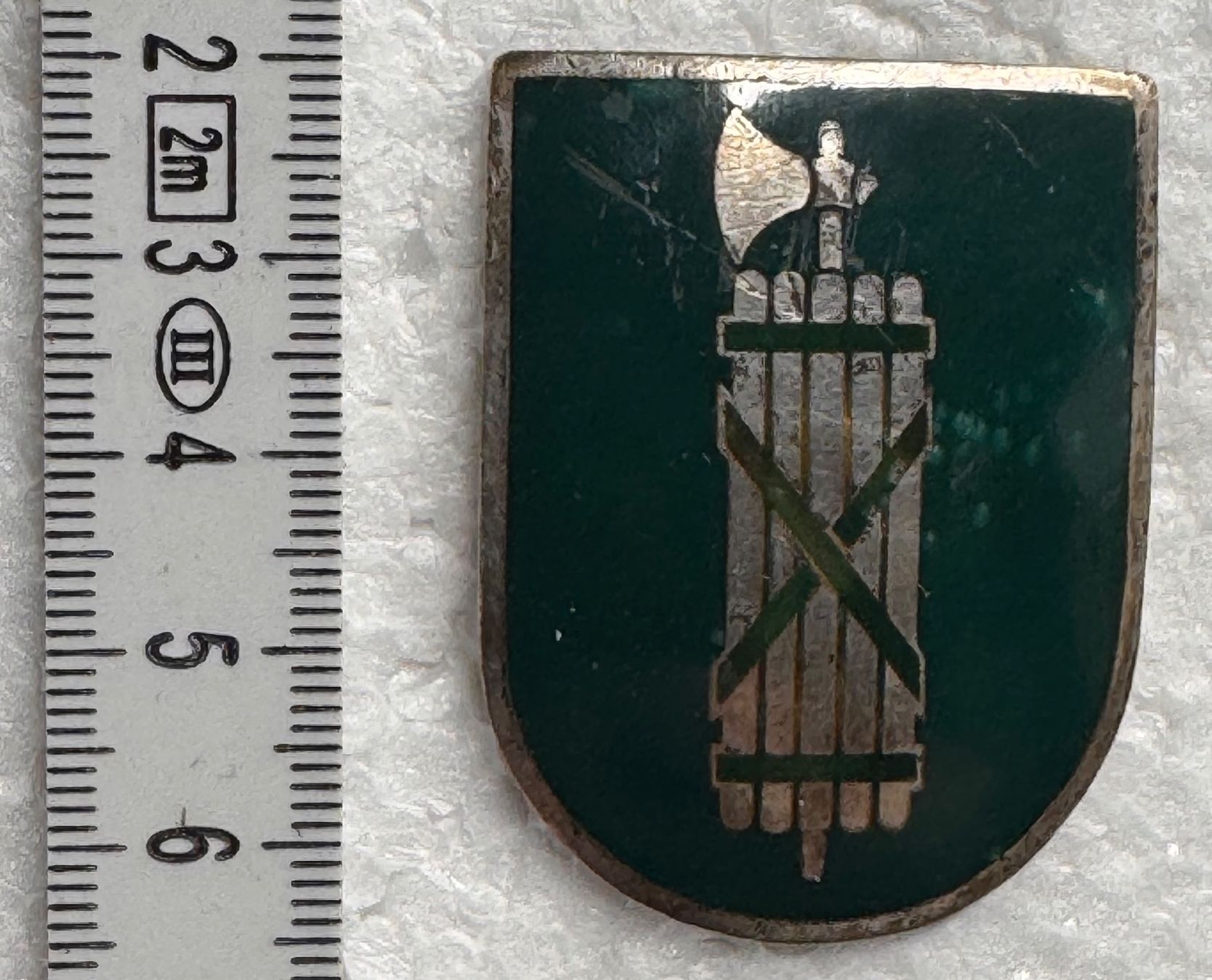 Placchette & Badge: Feuerwehrhelm Metallabzeichen St. Gallen – Usato da Andwil SG venduto da Ariisa1234 2