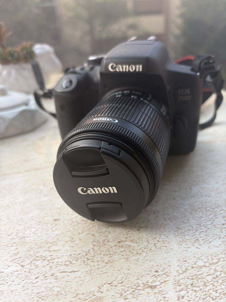 Canon Appareil photo: Canon EOS 750D Digital Camera with Lens and Bag – Neuf (Voir description) à Zürich par Mss_sen