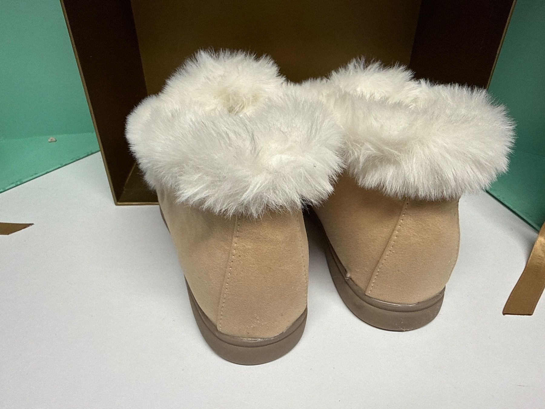 Scarpe da donna: HAUSSCHUHE NEU GR 39 – Usato da Birr venduto da WalkyriaM 1
