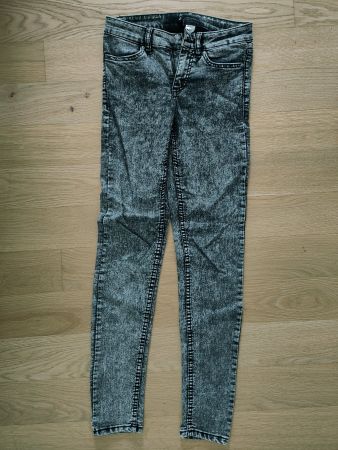Trendige H&M Damenjeans - Grösse 34