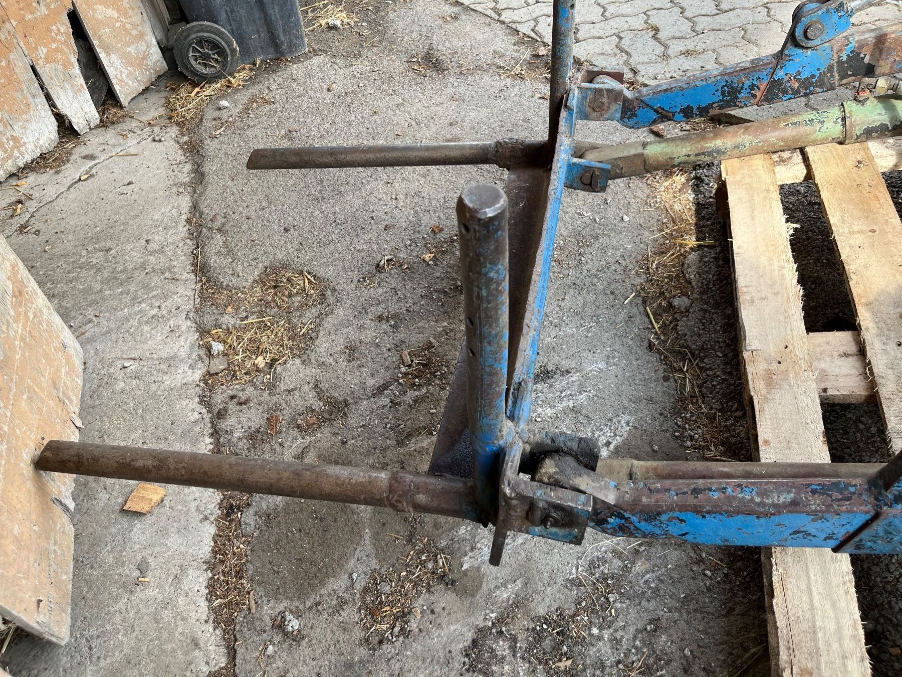 Trattori: Fronthubwerk, Hebebühne, poltern, heben – Usato da Nürensdorf venduto da Peterhakab 8