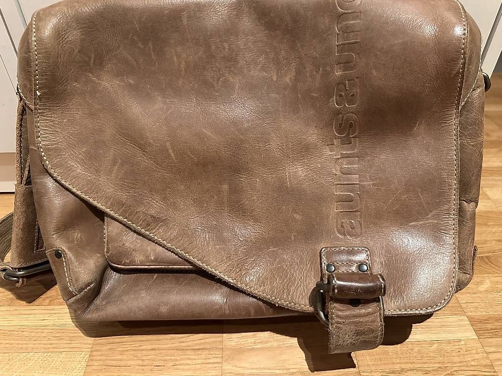 Taschen: Ledertasche aunts & uncles Original  – Gebraucht aus Basel von Emfie