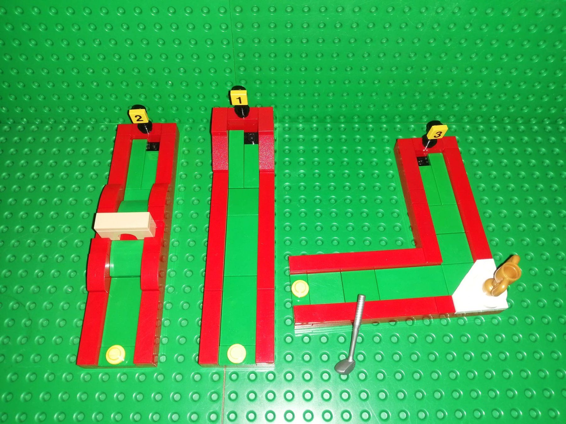 Lego Baukästen: Le parcours du mini golf Lego. – Gebraucht aus La tour de treme von  4