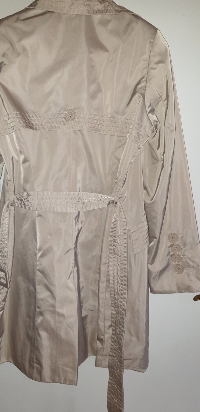 Cappotti: Trenchcoat Beige gr 34/36 – Usato da Gwatt (Thun) venduto da Letzte-Chance-III 1