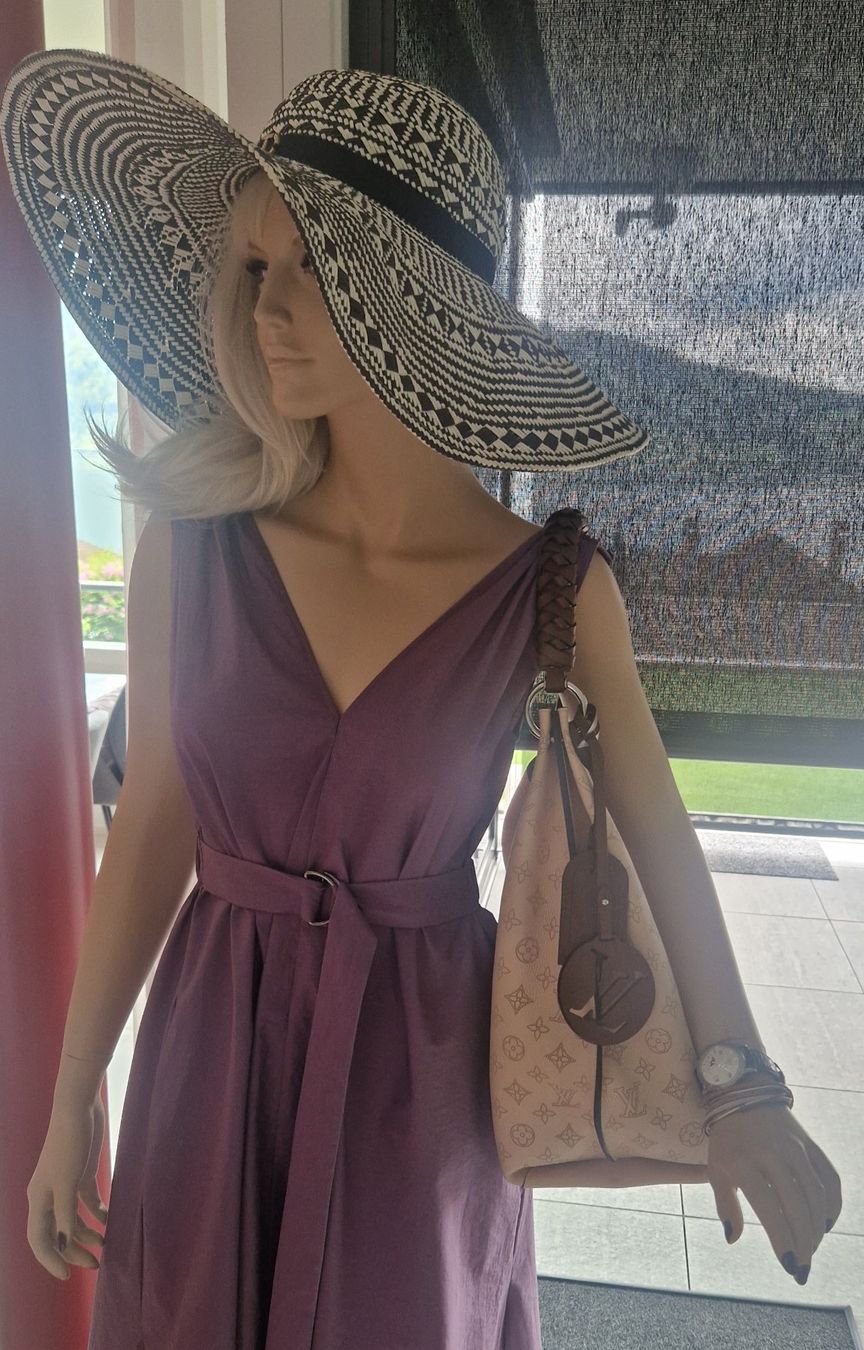 Brunello Cucinelli Vestiti: BRUNELLO CUCINELLI ÄRMELLOSES MAXIKLEID MIT MONILE – Nuovo (secondo la descrizione) da Walchwil venduto da Zovello