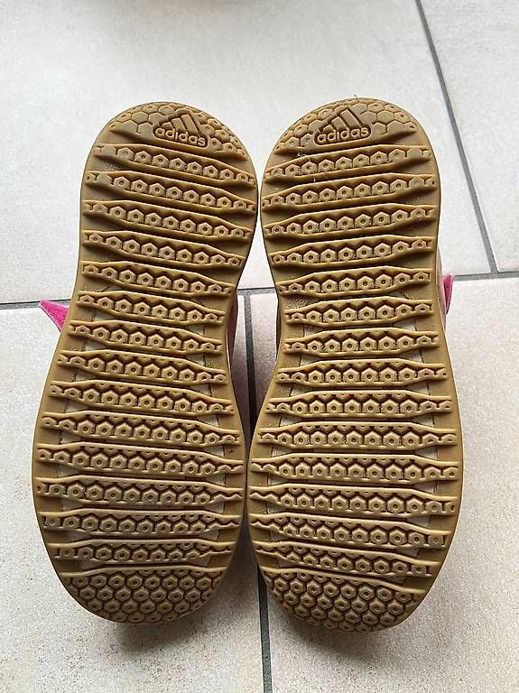 Scarpe per ragazze: Baskets Adidas taille 35,5 – Usato da Yverdon-les-Bains venduto da car_xd5s 4