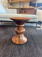 Vitra Eames Stool Model B  Massivholz Nussbaum