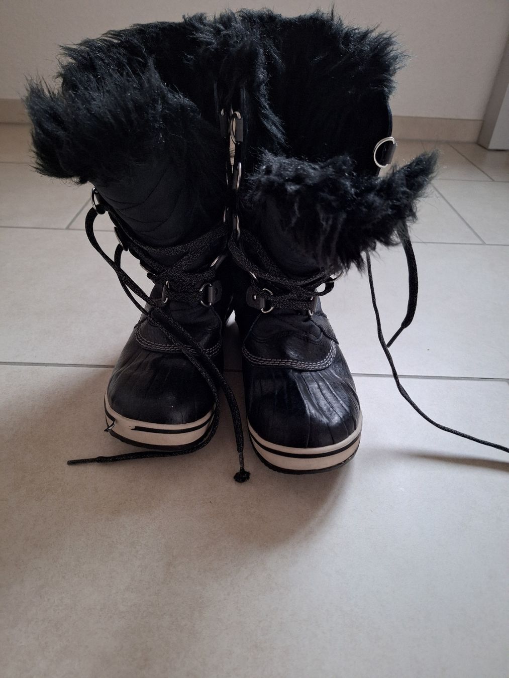 Sorel Schuhe für Mädchen: Sorel Winterstiefel, Gr. 36, Schwarz – Gebraucht aus Pfäffikon ZH von Shoppi5 1