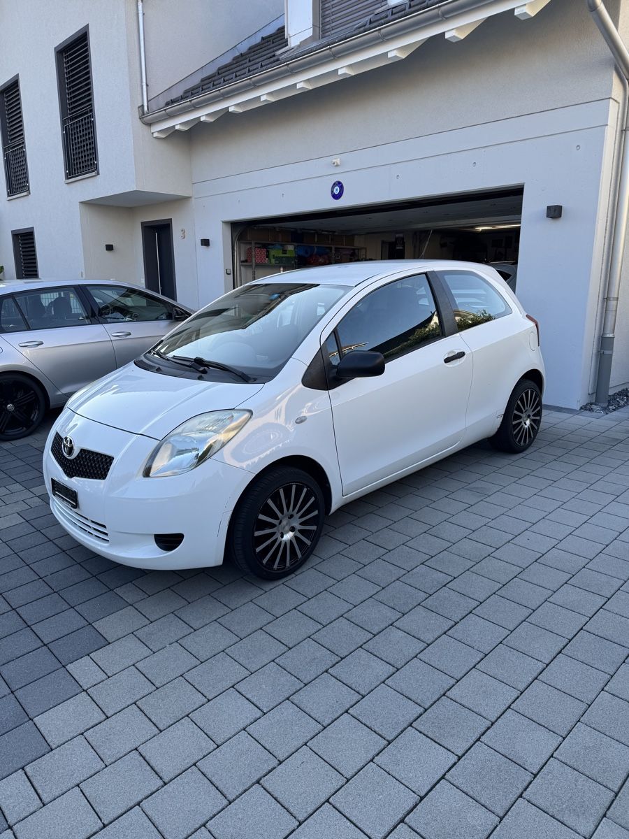 Toyota Autos: Toyota yaris  – Gebraucht aus Hagenbuch ZH von ati_m67m