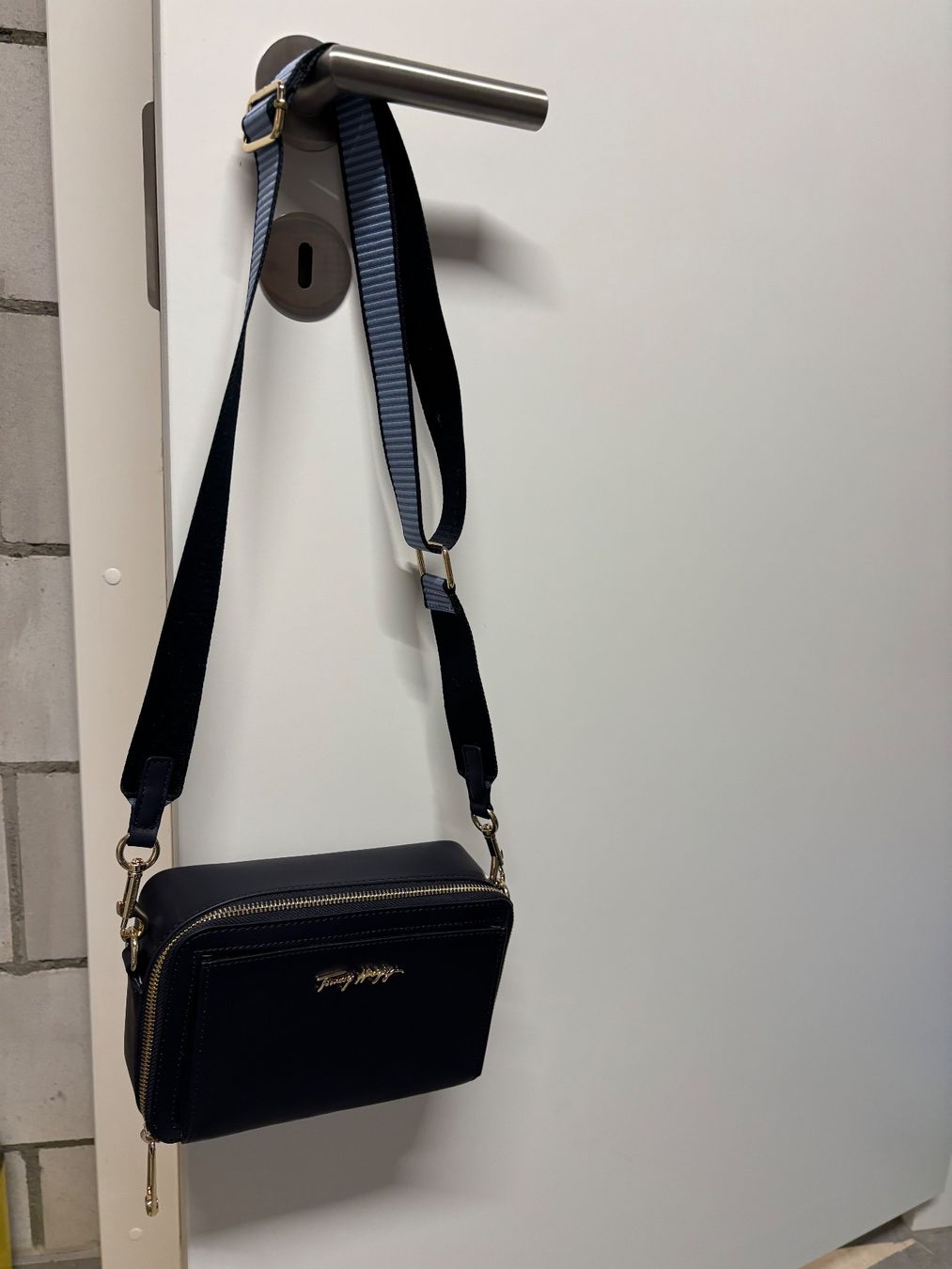 Tommy Hilfiger Borse da donna: Sac à main fermeture éclair Tommy Hilfiger bleu neuf – Nuovo (secondo la descrizione) da Salvenach venduto da gwenwywar 1