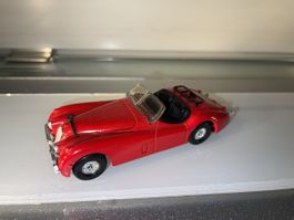 Roter Corgi Jaguar XK 120 Roadster Oldtimer Modellauto