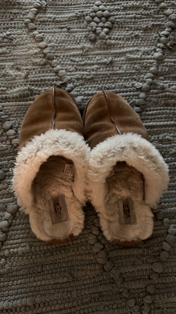 Ugg Damenschuhe: UGG Hausschuhe, Grösse 39 – Gebraucht aus Abtwil SG von monchy01 1