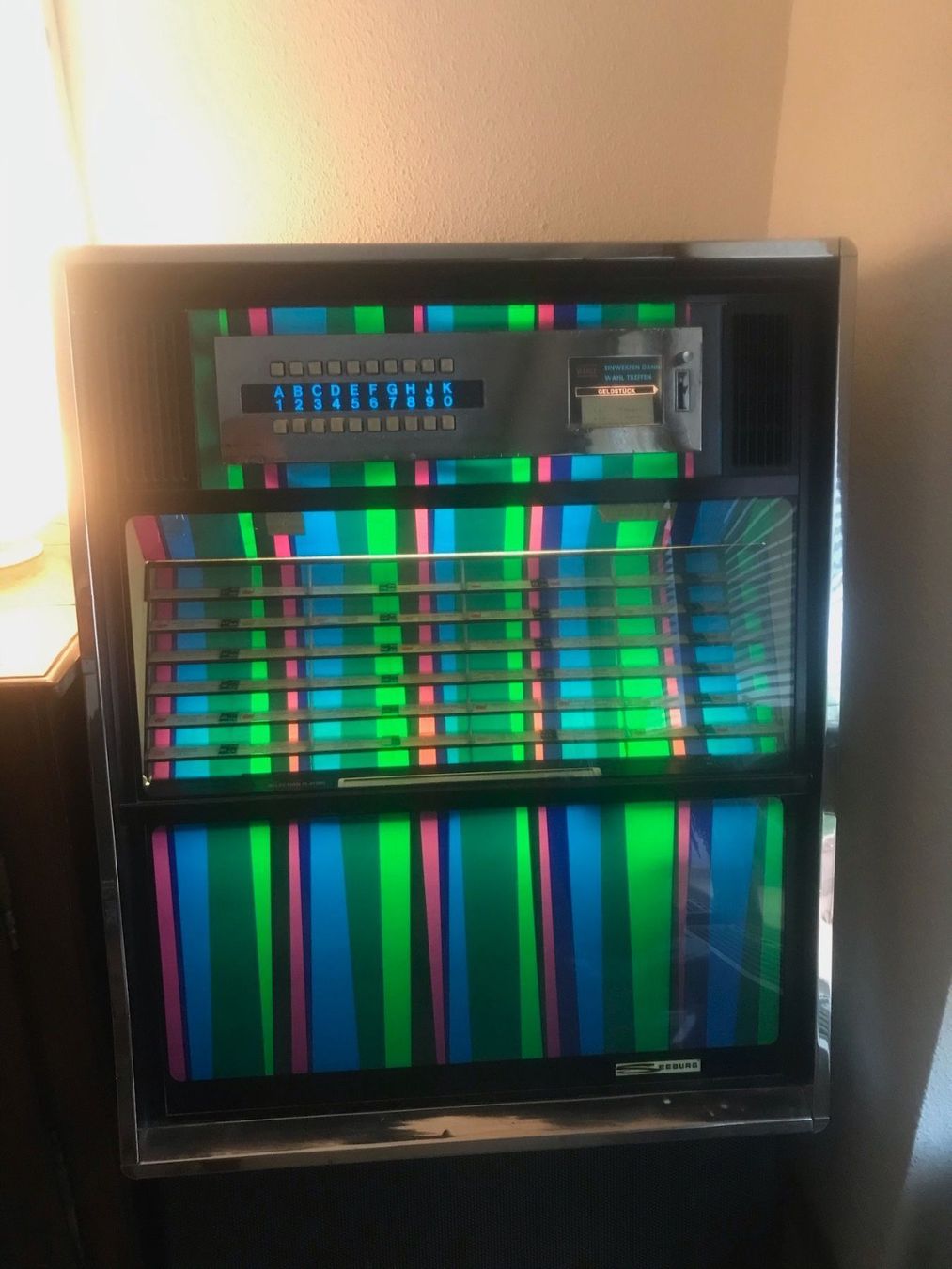 Seeburg Jukebox: JUKE BOX SEEBURG – Usato da Morgins venduto da lio_fgf5