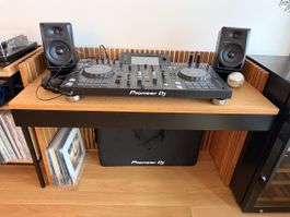 Bürotisch / DJ-Tisch aus Holz, 2 Schubladen, guter Zustand