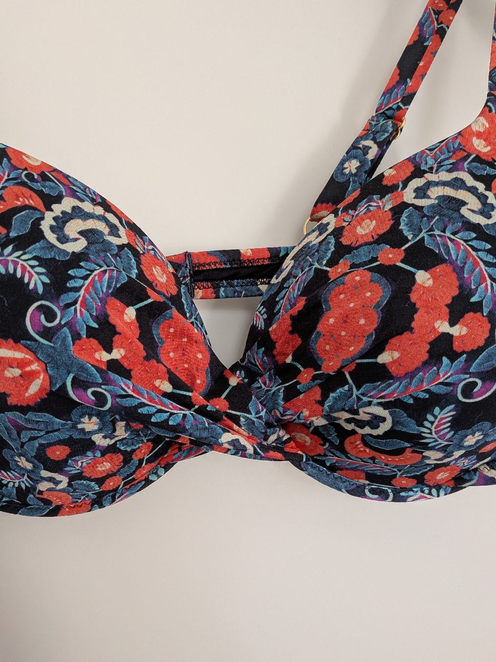 Manor Badekleider & Bikinis: Bikinioberteil Blumenmuster (80C) – Gebraucht aus Bern von chiarella 1
