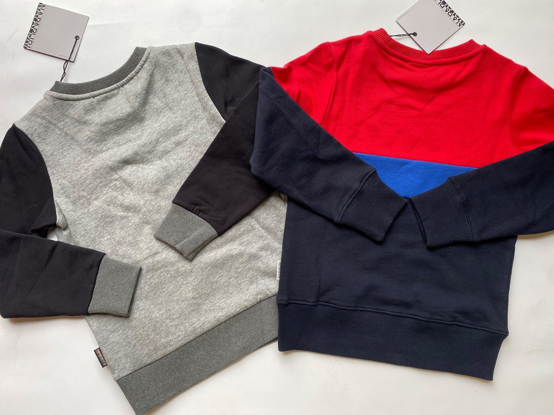 Napapijri Maglioni & Felpe: Napapijri Pull Enfants Taille 8 ans -50% – Nuovo e nell'imballaggio originale da Orbe venduto da D-stockFactory-Orbe 1