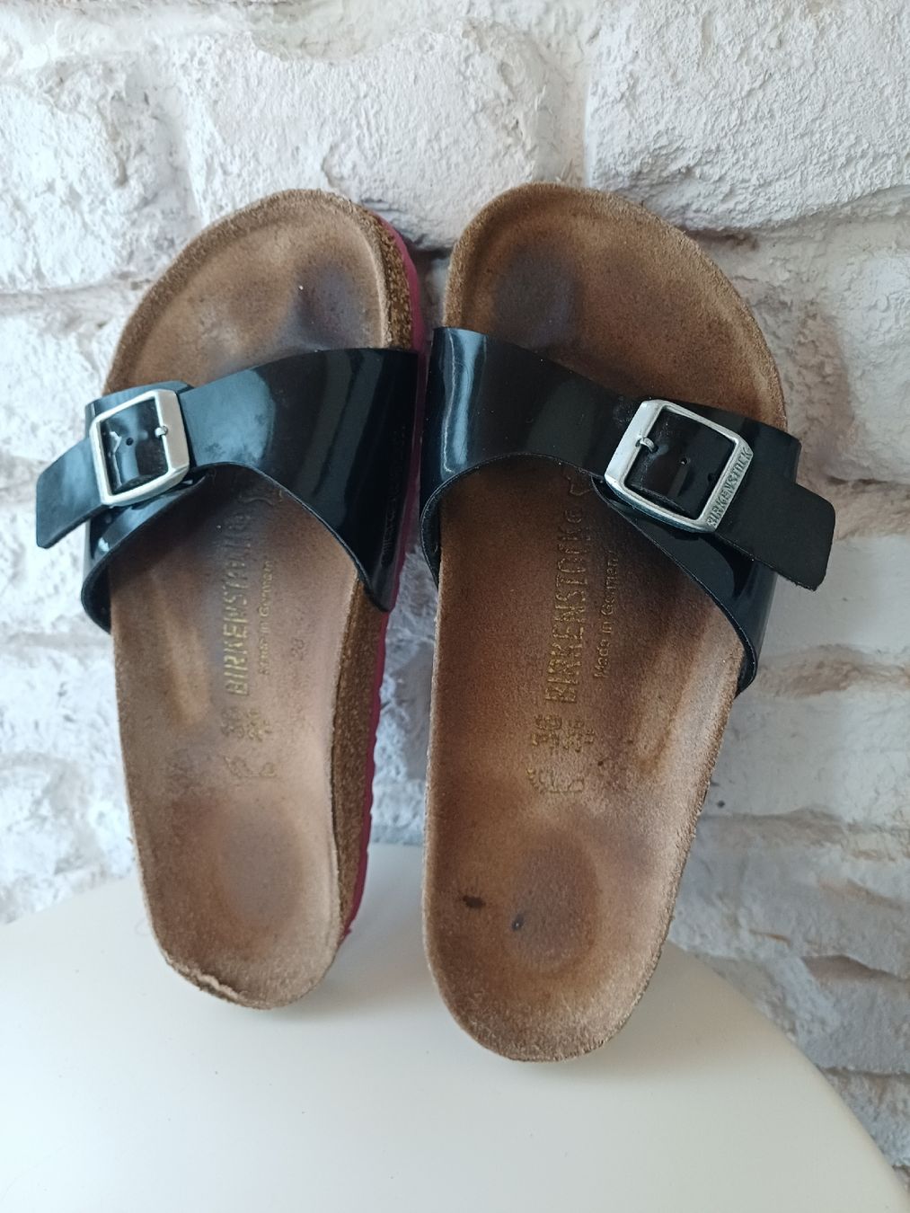 Birkenstock Scarpe da donna: Biete Birkenstock Sandalen, Schwarz Lack, Grösse 38 – Usato da Därligen venduto da Musle73