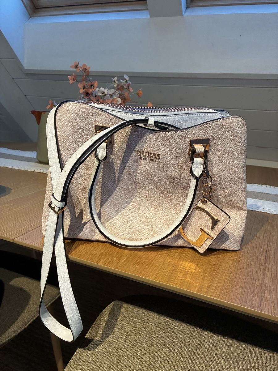 Guess Taschen für Damen: Handbag Guess beige pink monogram with shoulder strap – Neu (gemäss Beschreibung) aus Mettmenstetten von ama_m86n