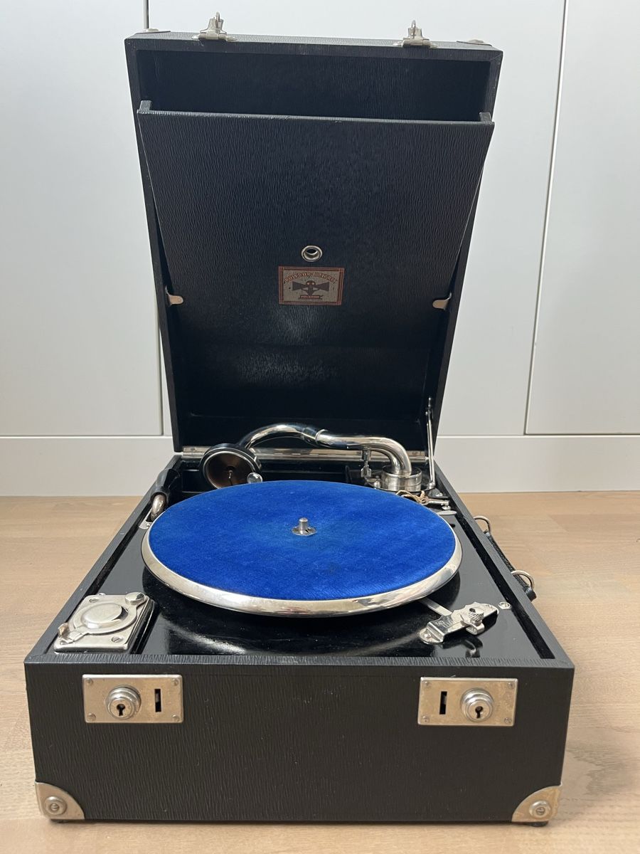 Plattenspieler: Koffer-Grammophon – Gebraucht aus Wädenswil von Cipota 1