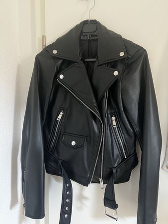 Schwarze Bikerjacke aus Kunstleder, Gr. XS, Top Zustand