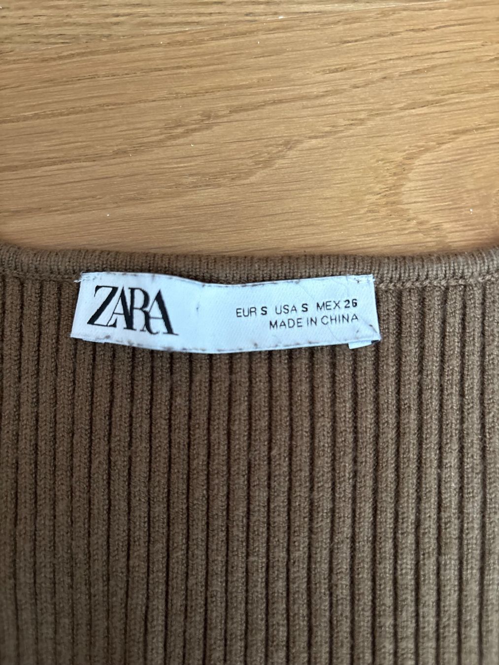 Zara Top: Zara Stricktop Gr. S Khaki Square Neck – Usato da Schaffhausen venduto da Miorajah 3