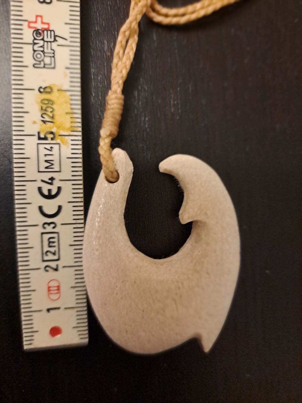 Tutte le decorazioni: Fischhaken Amulett Original Tonga handarbeit Walbein – Nuovo e nell'imballaggio originale da Riehen venduto da Appia48 3
