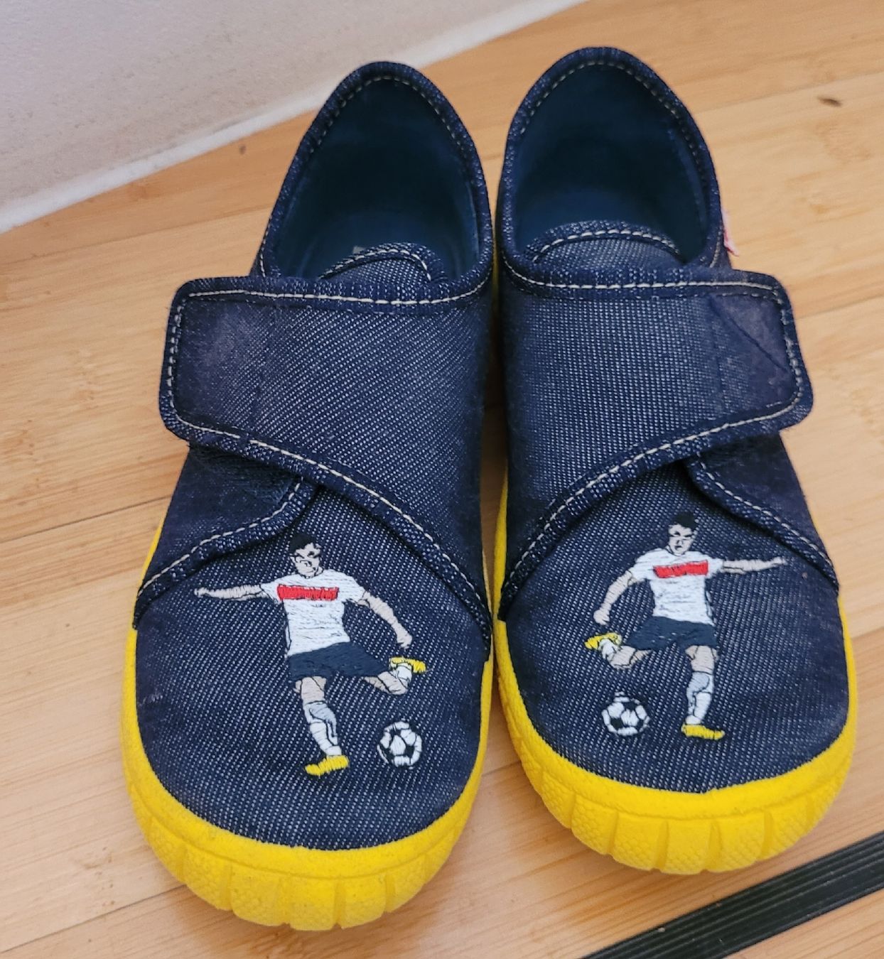 Schuhe für Jungen: Superfit Hausschuhe, Gr. 29, neuwertig – Gebraucht aus Winkel von Tongabonga