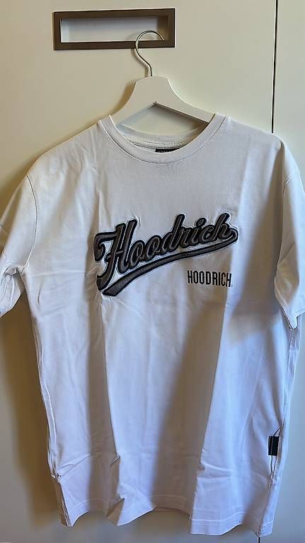 T-shirt: Maglietta Hoodrich  – Usato da Riva San Vitale venduto da ame_rtg5