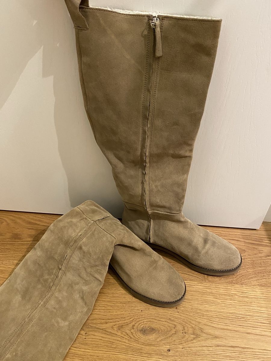 Zara Damenschuhe: Wildlederstiefel – Gebraucht aus Wetzikon ZH von purple_44
