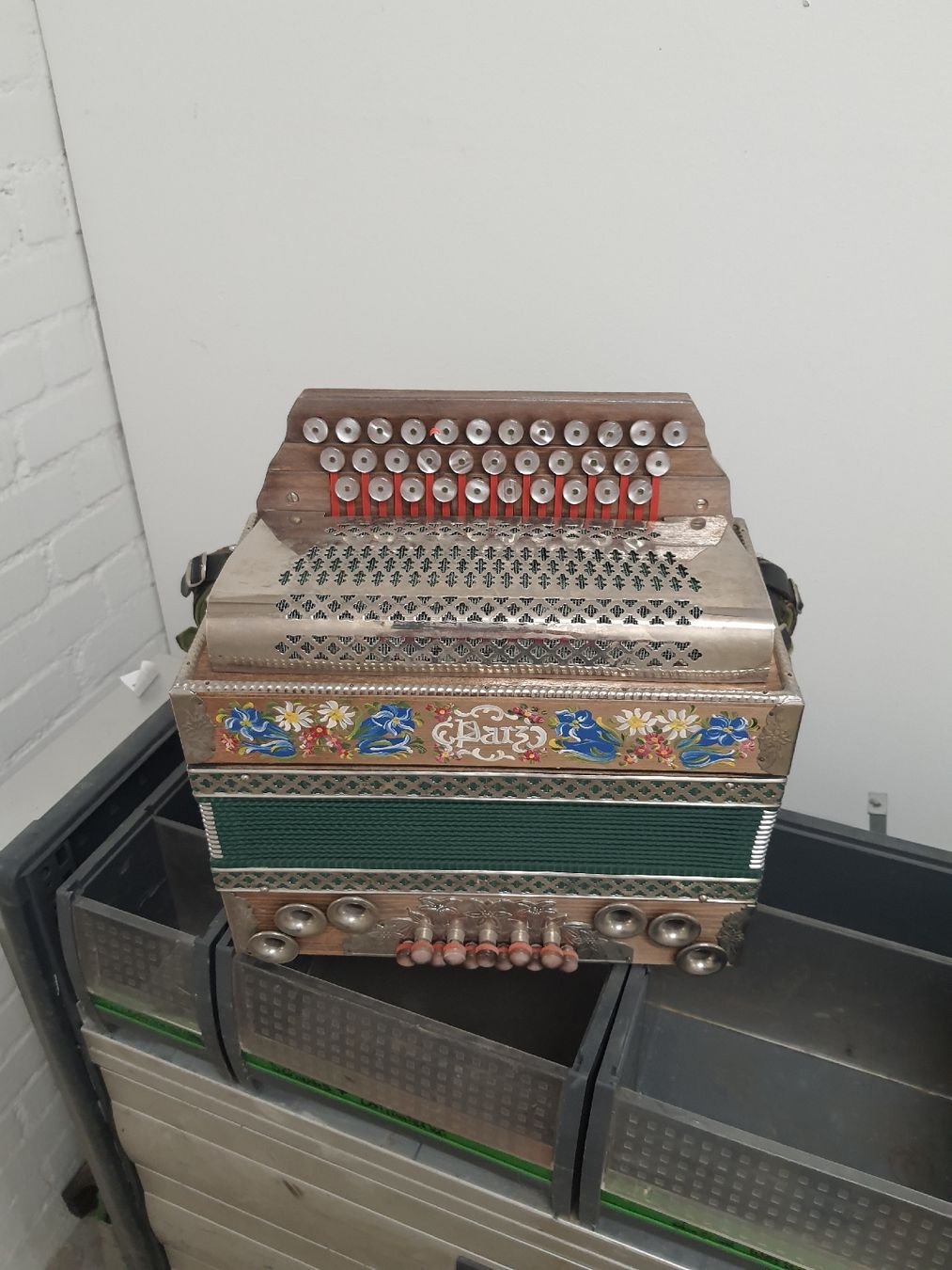Instruments de musique: accordéon autrichienne  – D'occasion à Pont-de-la-Morge par Mirabelle0 1